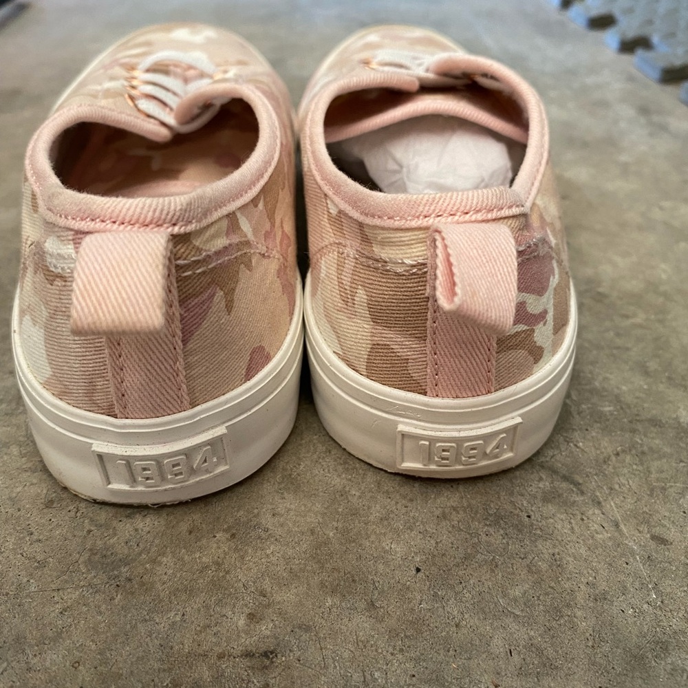 Shoes - Picture 4 of 5